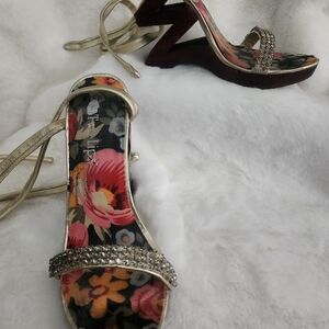 Size 7 sandle with rhinestones